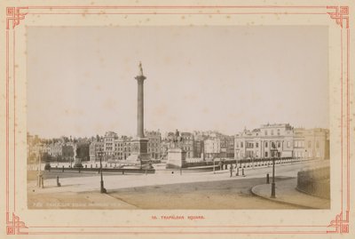 Ansichtkaart met een afbeelding van Trafalgar Square door English Photographer